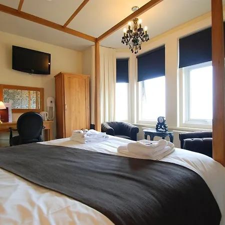The Gladstone-3